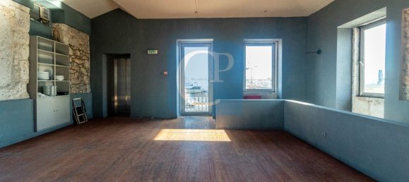 Дом с 4 спальнями в Матозиньюш, Португалия № 19674 2