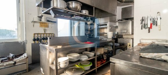 Дом с 4 спальнями в Матозиньюш, Португалия № 19674 15