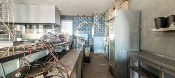 Дом с 4 спальнями в Матозиньюш, Португалия № 19674 12