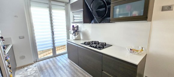 4 bedrooms Apartment in Legnano, Italy No. 364206 12