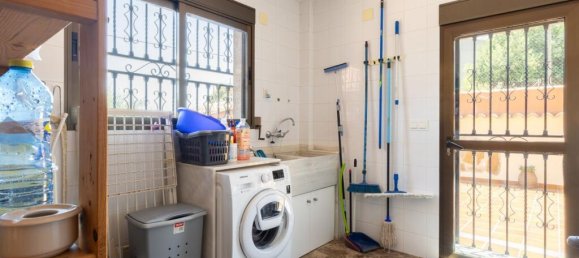 5 bedrooms Villa in Valencia, Spain No. 167529 10