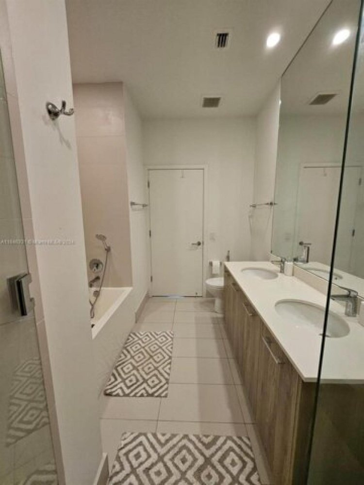 3 Schlafzimmer Haus in Miami, USA, Nr. 356540