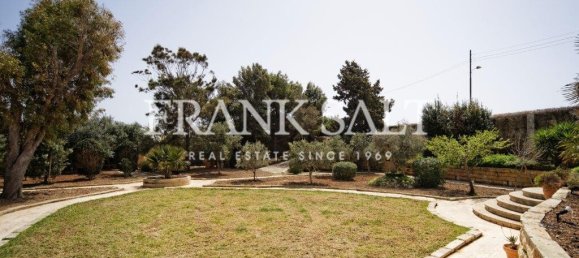 4 bedrooms Farm in Rabat, Malta No. 8826 2