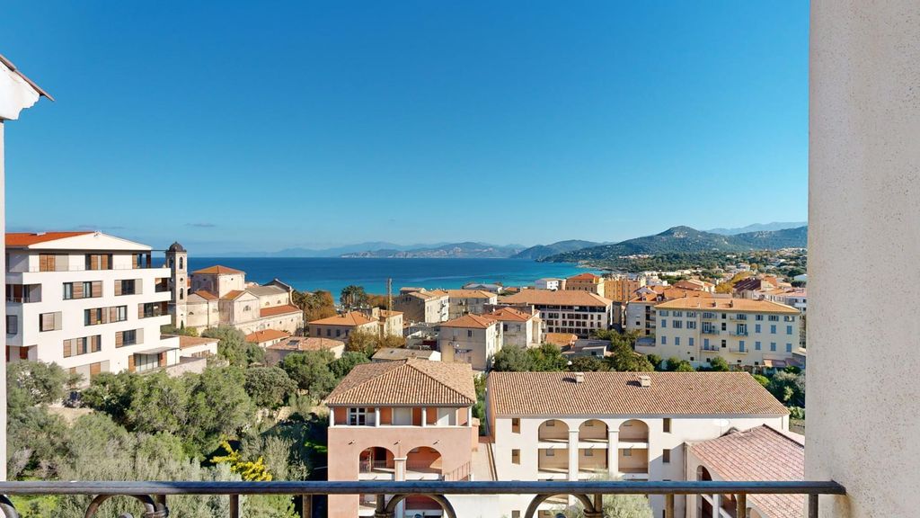 Duplex T4 em L'Ile-Rousse, France N.º 161141