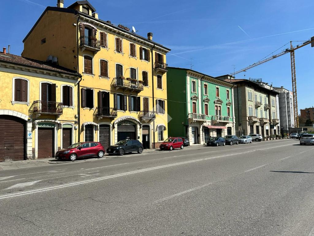 2 rooms Commercial property in Verona, Italy No. 293774