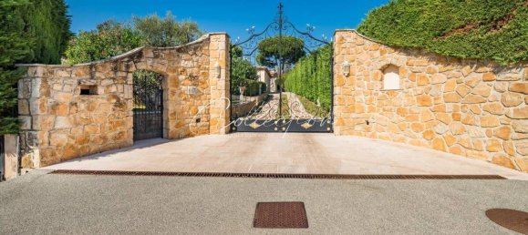 Villa de 4 dormitorios en Antibes, France No. 191976 11