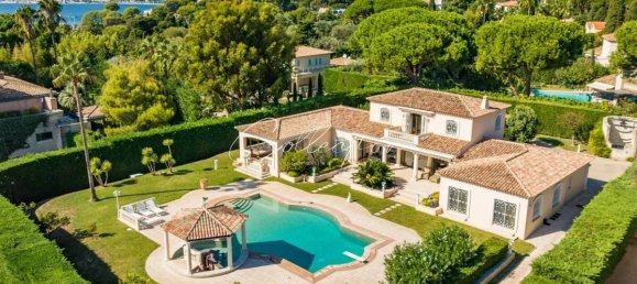 Villa de 4 dormitorios en Antibes, France No. 191976 3