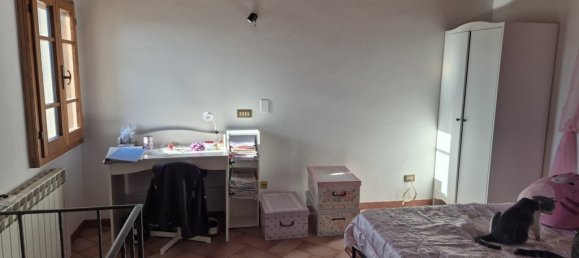 4 bedrooms Apartment in Sinalunga, Italy No. 225359 2