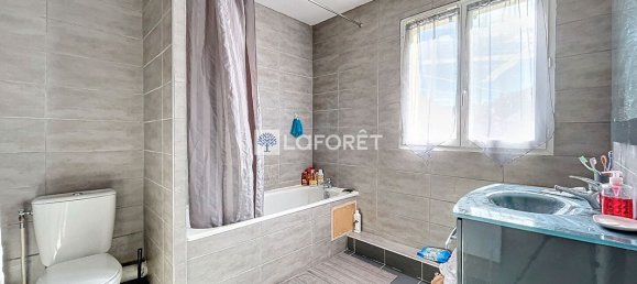 3 bedrooms House in Saint-Cyr-l'Ecole, France No. 181583 12