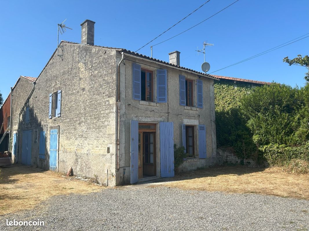 4 chambres Maison de ville à Aulnay, France No. 343871