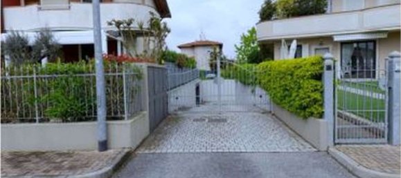 Дом с 5 комнатами в Аццано Мелла, Италия № 69221 10