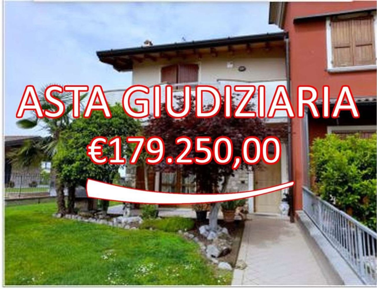 Дом с 5 комнатами в Аццано Мелла, Италия № 69221