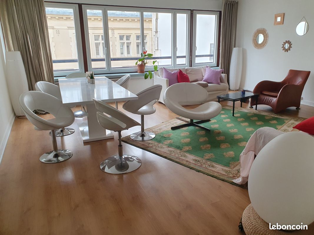 3 bedrooms Apartment in Paris, France No. 343940