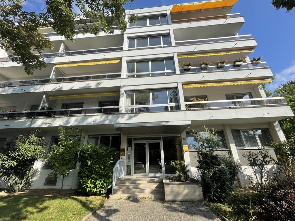 Propiedad comercial de 3 habitaciónes en Colmar, France No. 152818