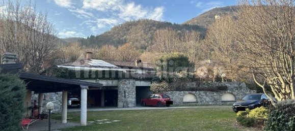 2 bedrooms Villa in Erba, Italy No. 3286 2