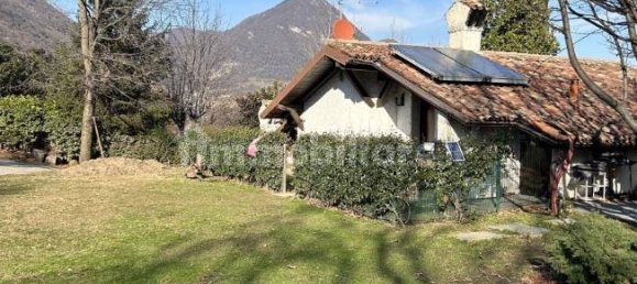 2 bedrooms Villa in Erba, Italy No. 3286 4