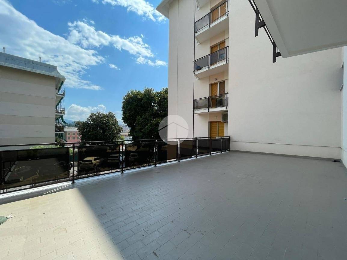 3 bedrooms Apartment in Genoa, Italy No. 263050