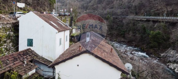 3 bedrooms House in Davagna, Italy No. 35850 7