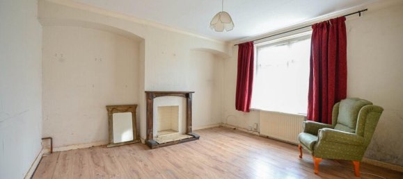 1 bedroom Apartment in Dagenham, United Kingdom No. 2292 2