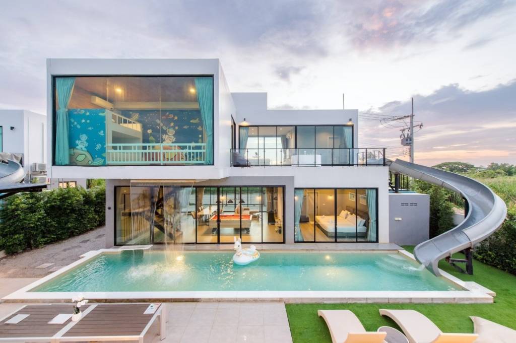 Villa de 4 dormitorios en Hua Hin, Thailand No. 24432