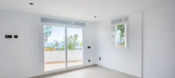 Apartamento de 3 dormitorios en Marbella, Spain No. 140367 2