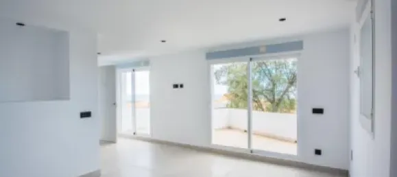 Apartamento de 3 dormitorios en Marbella, Spain No. 140367 3