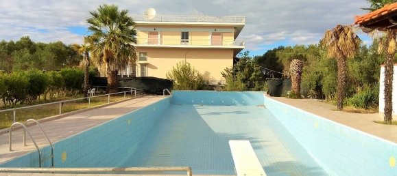 850m² Townhouse in Thessaloniki, Greece No. 5453 2