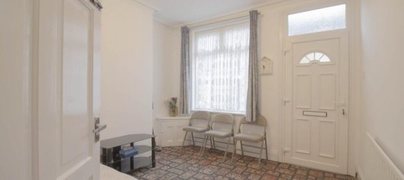 3 bedrooms House in Leicester, United Kingdom No. 2411 3