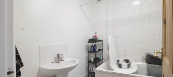 3 bedrooms House in Leicester, United Kingdom No. 2411 11