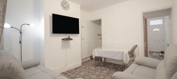 3 bedrooms House in Leicester, United Kingdom No. 2411 5