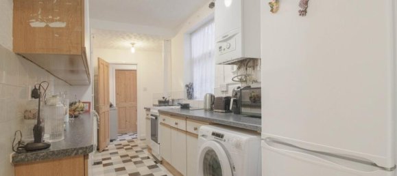 3 bedrooms House in Leicester, United Kingdom No. 2411 7