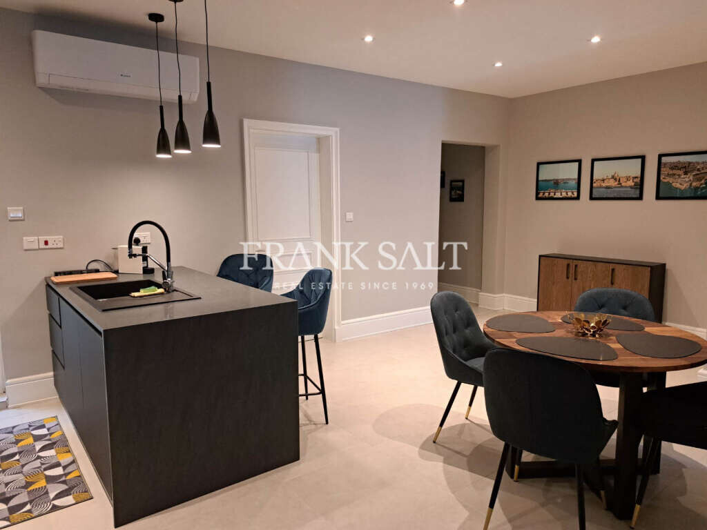 Мезонет с 2 спальнями в Сент-Джулианс, Мальта № 7197