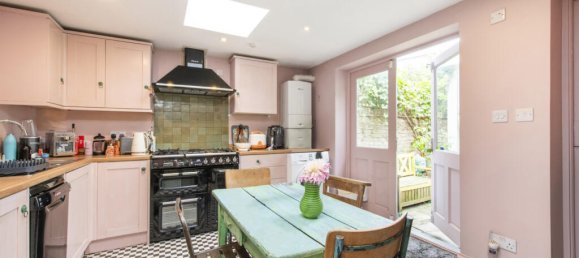 2 bedrooms House in London, United Kingdom No. 8954 2