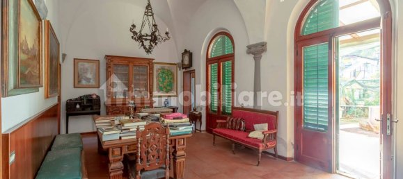 5 bedrooms House in Florence, Italy No. 211103 3