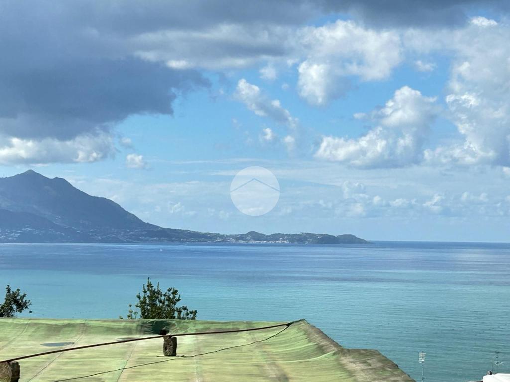 Квартира с 2 спальнями в Монте ди Прочида, Италия № 329178