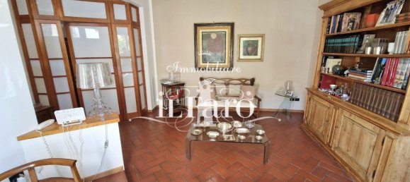 5 bedrooms Apartment in Campi Bisenzio, Italy No. 319694 9