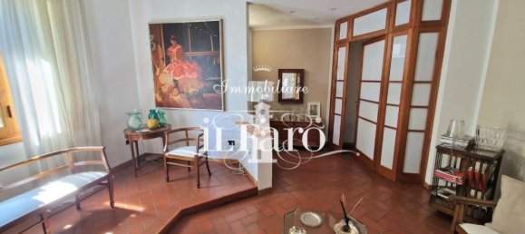 5 bedrooms Apartment in Campi Bisenzio, Italy No. 319694 7
