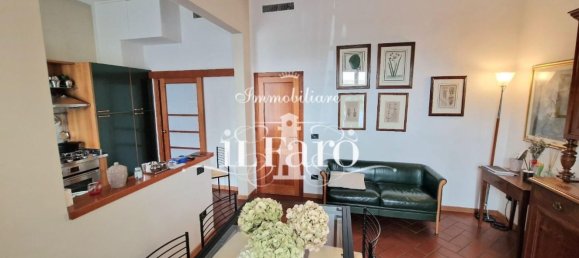 5 bedrooms Apartment in Campi Bisenzio, Italy No. 319694 6
