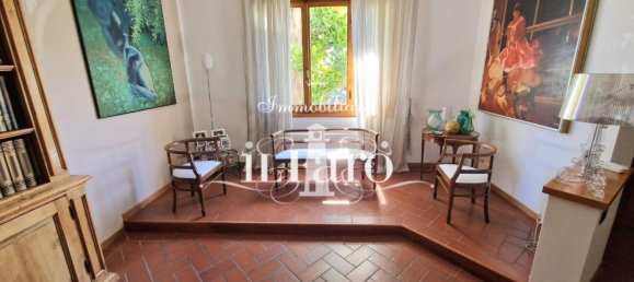 5 bedrooms Apartment in Campi Bisenzio, Italy No. 319694 10