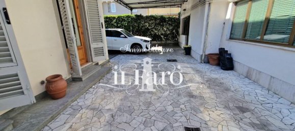 5 bedrooms Apartment in Campi Bisenzio, Italy No. 319694 28