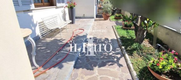 5 bedrooms Apartment in Campi Bisenzio, Italy No. 319694 32