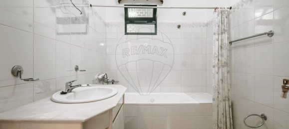 130m² Building in Santa Cruz, Portugal No. 136647 9