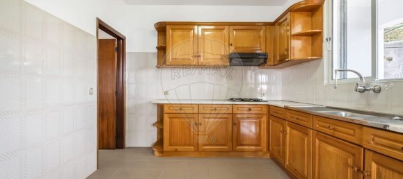 130m² Building in Santa Cruz, Portugal No. 136647 3