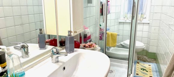 3-salle Appartement à Genoa, Italy No. 36212 16