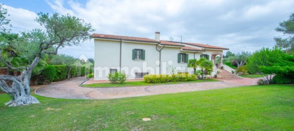 4 bedrooms Villa in Sassari, Italy No. 306549 4