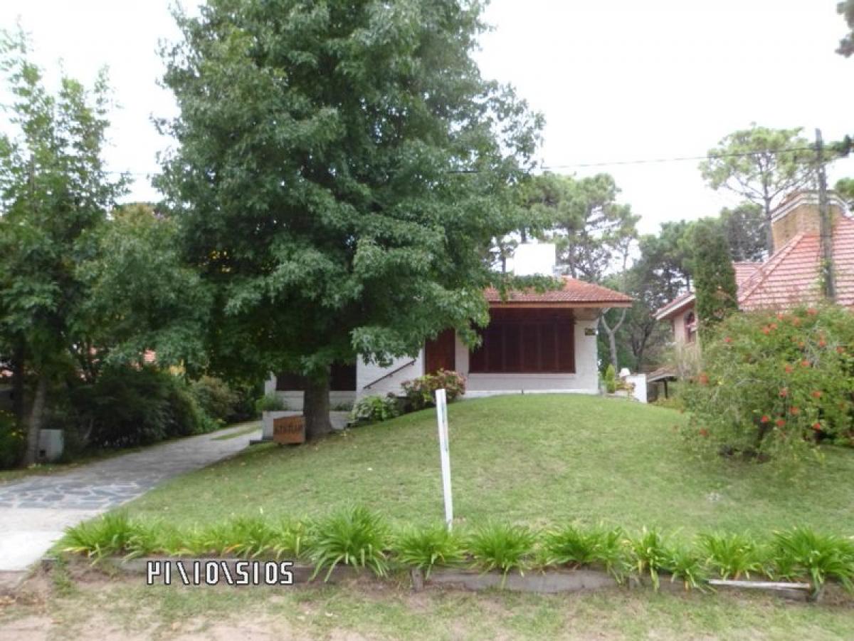 Дом с 3 спальнями в Мар-дель-Плата, Аргентина № 66630