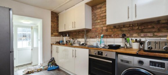 2 Schlafzimmer Haus in Kenley, United Kingdom, Nr. 8045 12