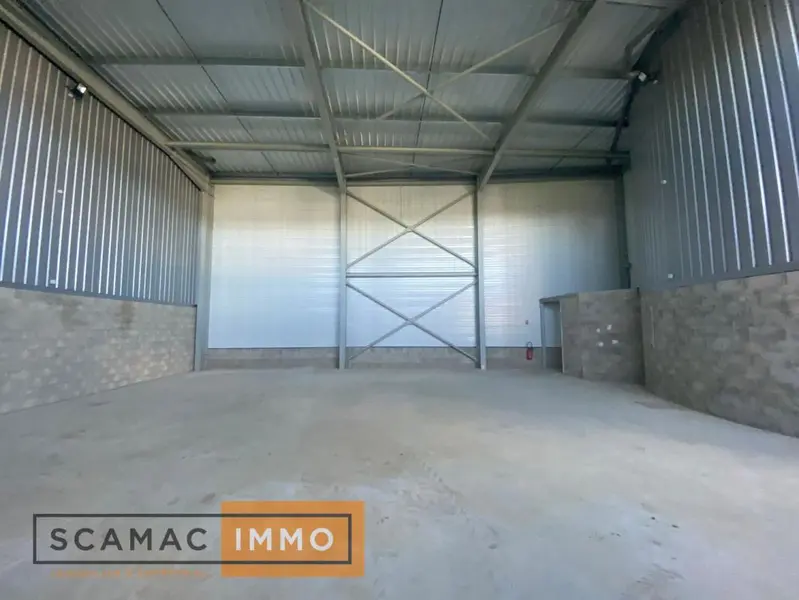 Propriété commerciale à Saint-Pierre-du-Perray, France 1030m² No. 302432