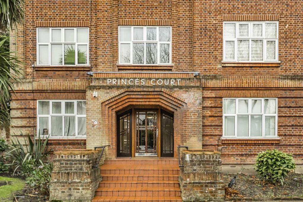 Apartamento de 3 dormitorios en Cricklewood, United Kingdom No. 5717