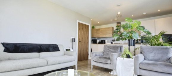 2 bedrooms Apartment in Barking, United Kingdom No. 12477 3